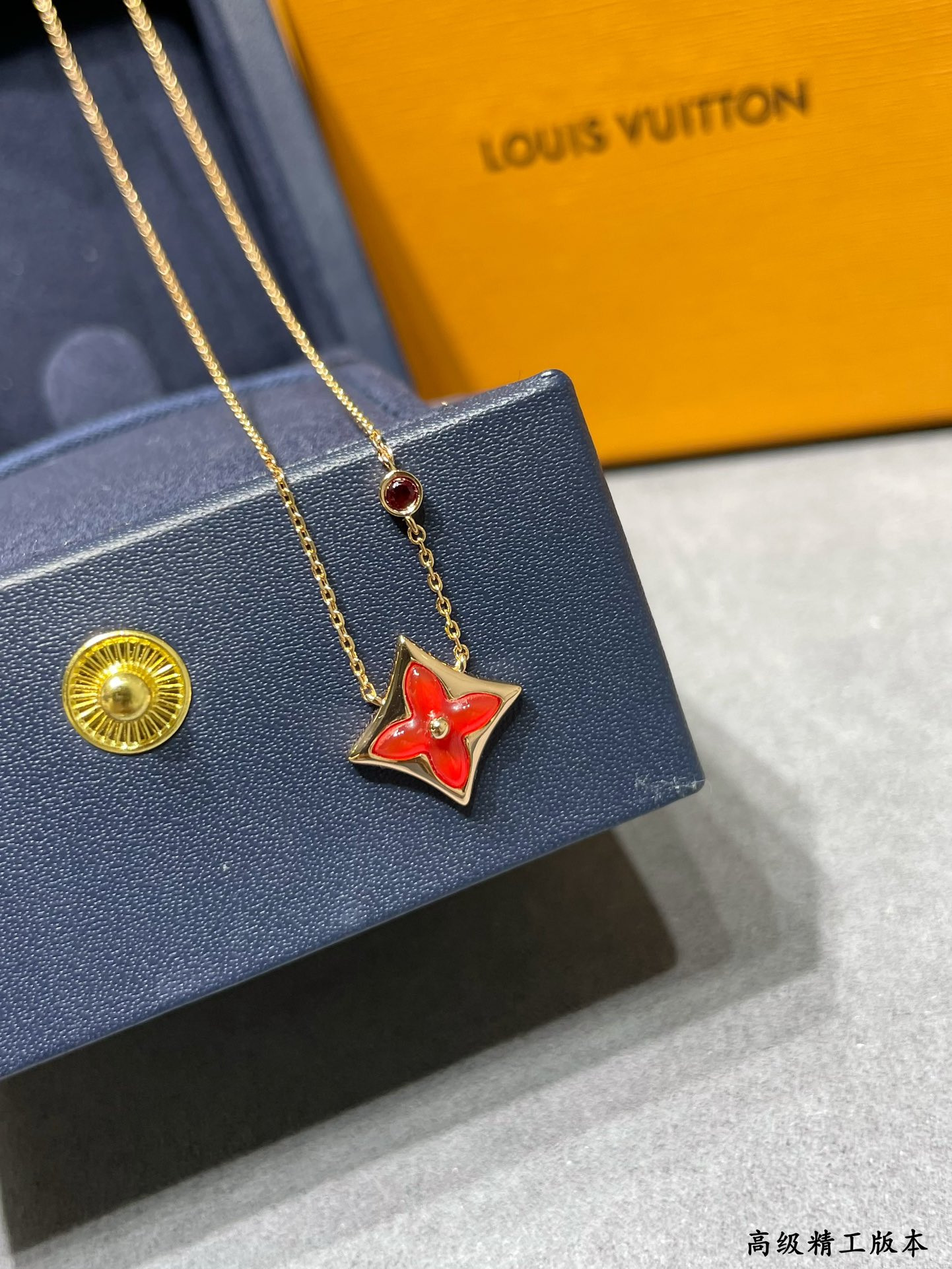 l0*is v*t0n square red Di*m*nd mother-of-pearl necklace