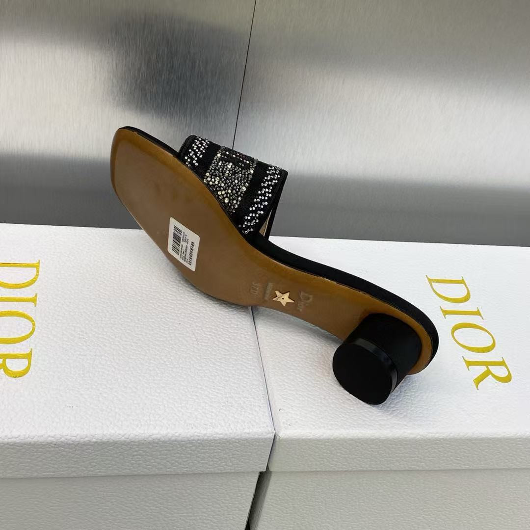 ua D*oramour dway heeled slide