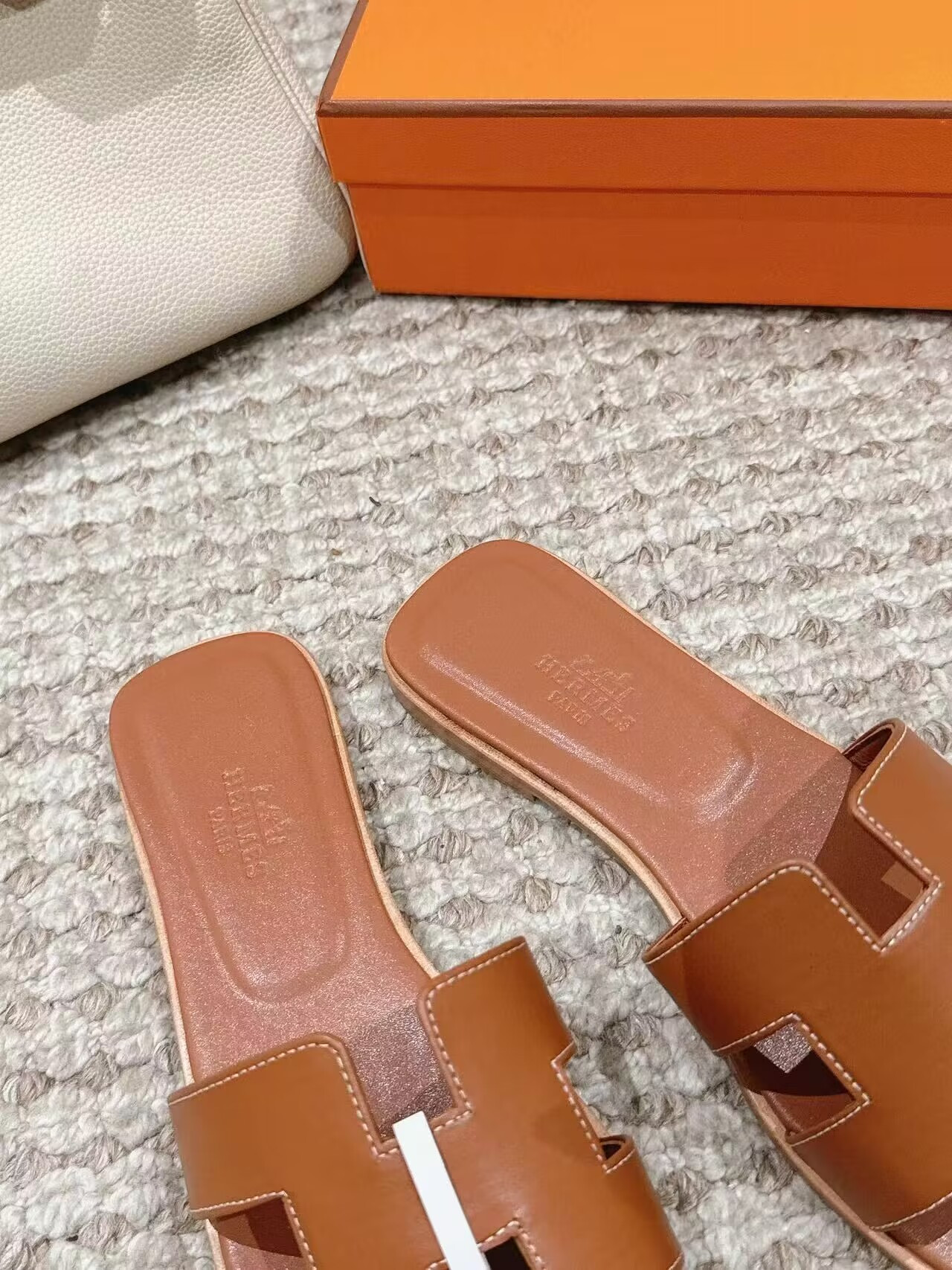ua H**me5 oran sandal