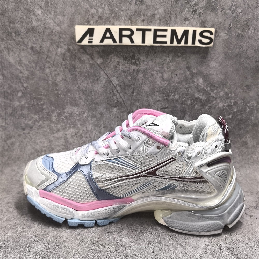 ua Ba*len*cia*ga runner sneaker