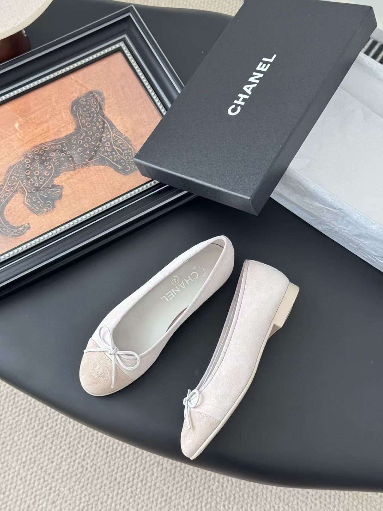 ua Ch*el ballet flats