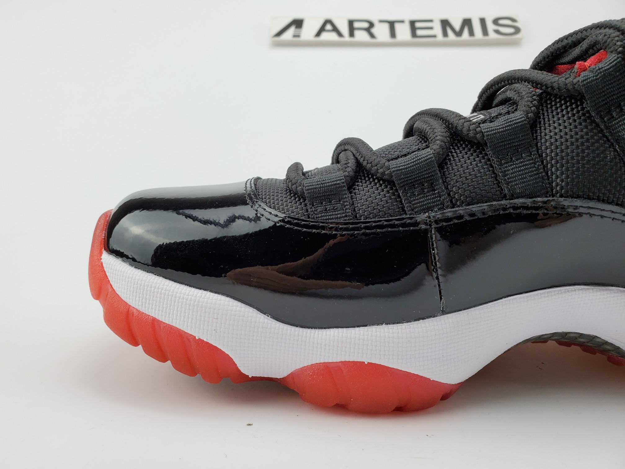 Air Jordan 11 Retro Low Bred