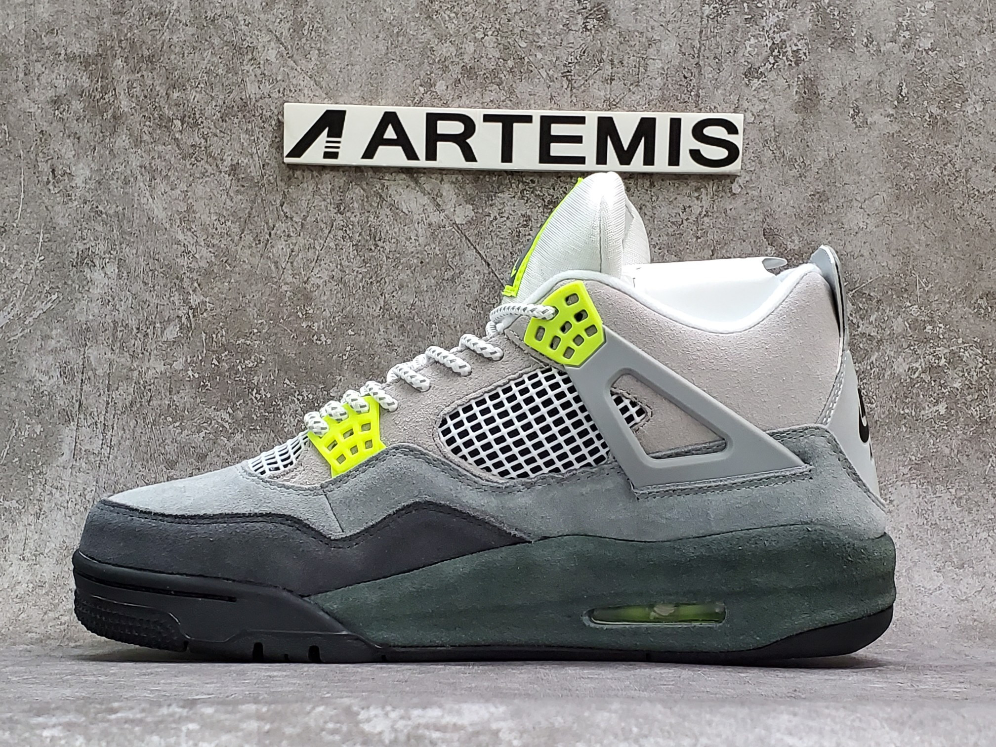 Air Jordan 4 Retro SE