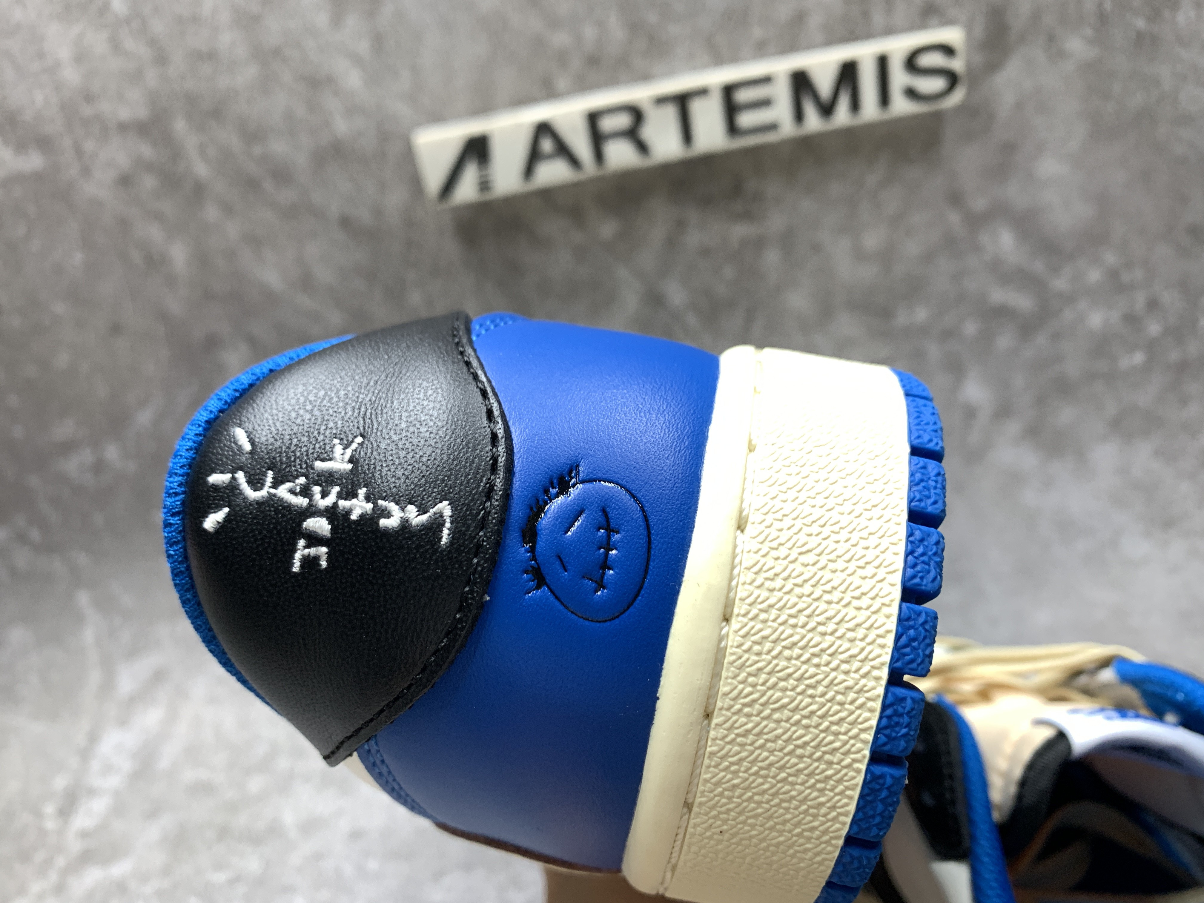 Air Jordan 1 Low Fragment Design x Travis Scott