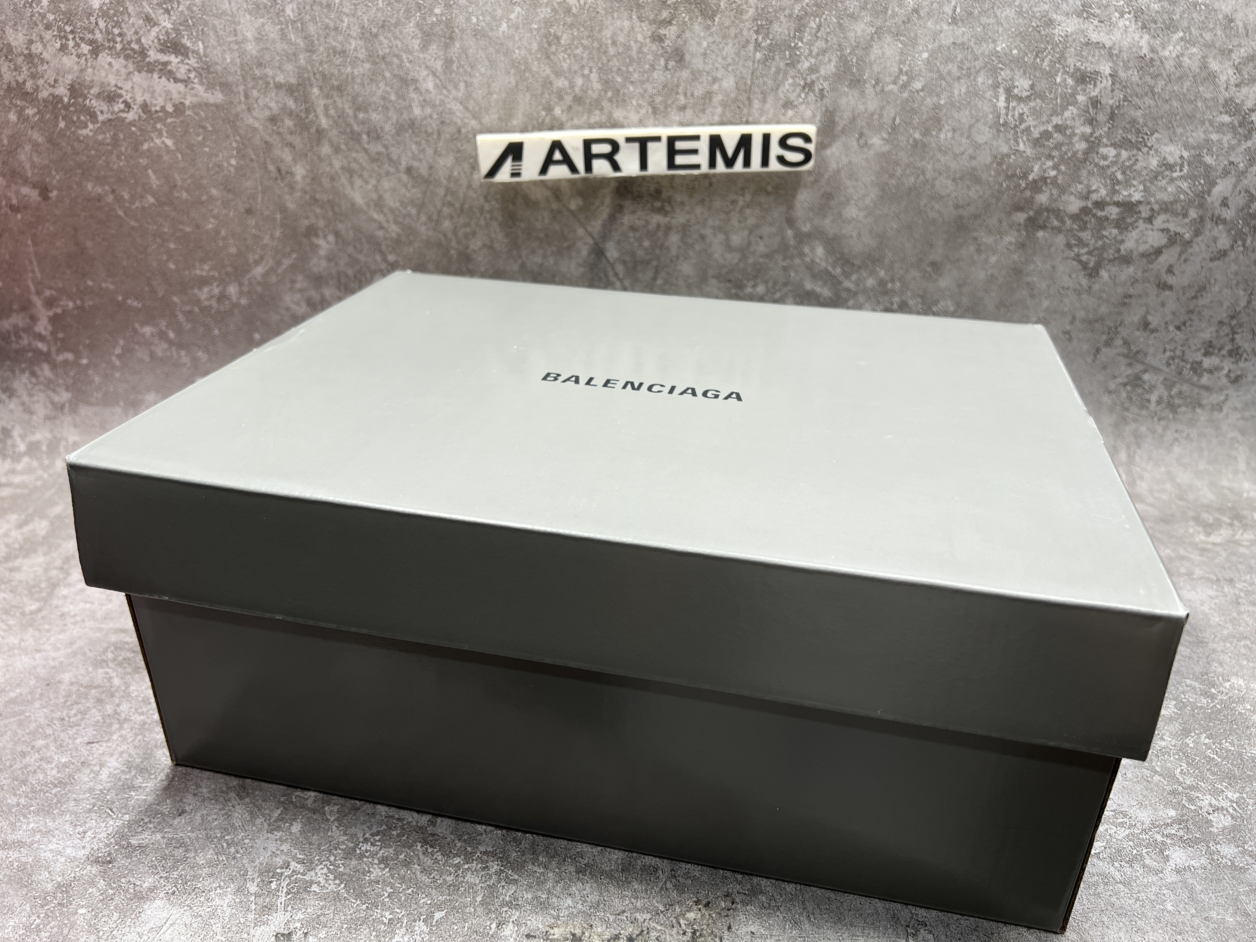 Balenciga Track Hike White