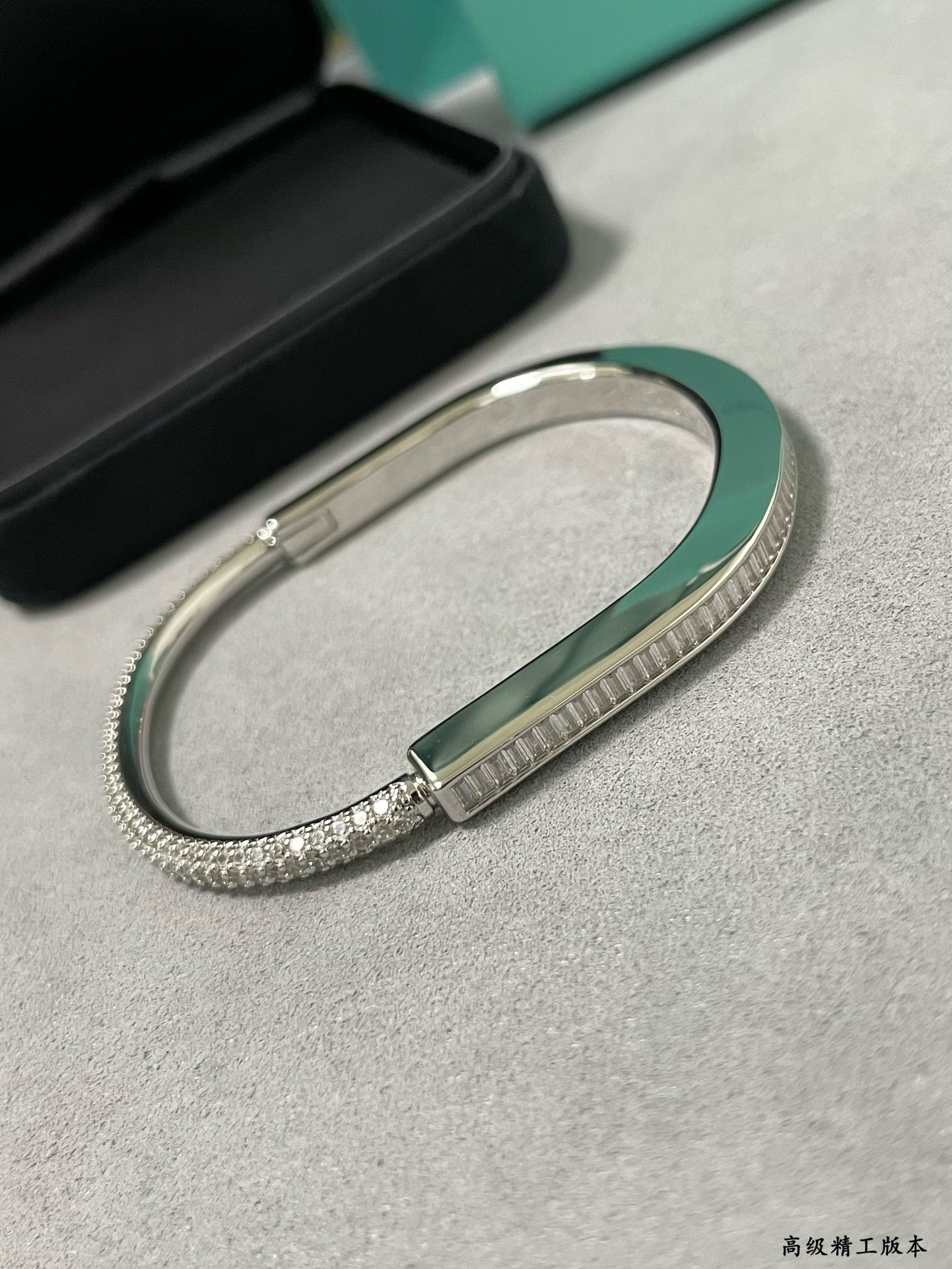 t*f*ny & co. t lock square Di*m*nd bracelet