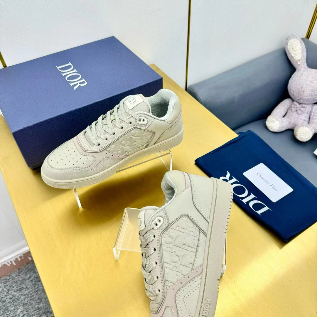 ua D*or b27 low-top sneaker beige grained calfskin and beige D*or gravity leather