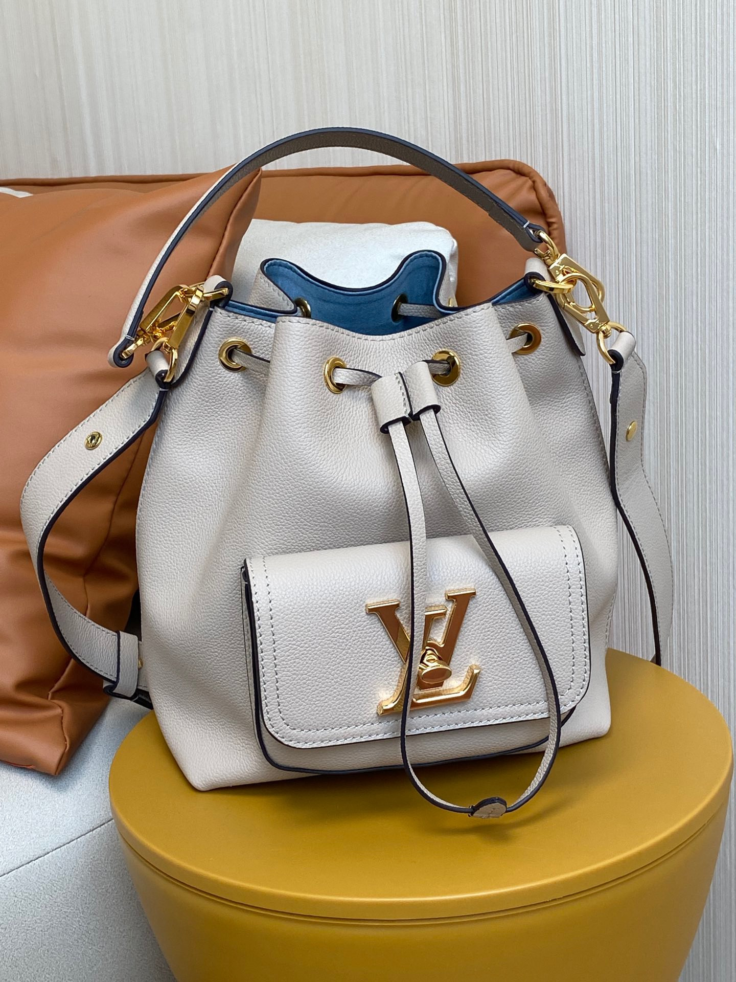 LV LOCKME BUCKET M57688