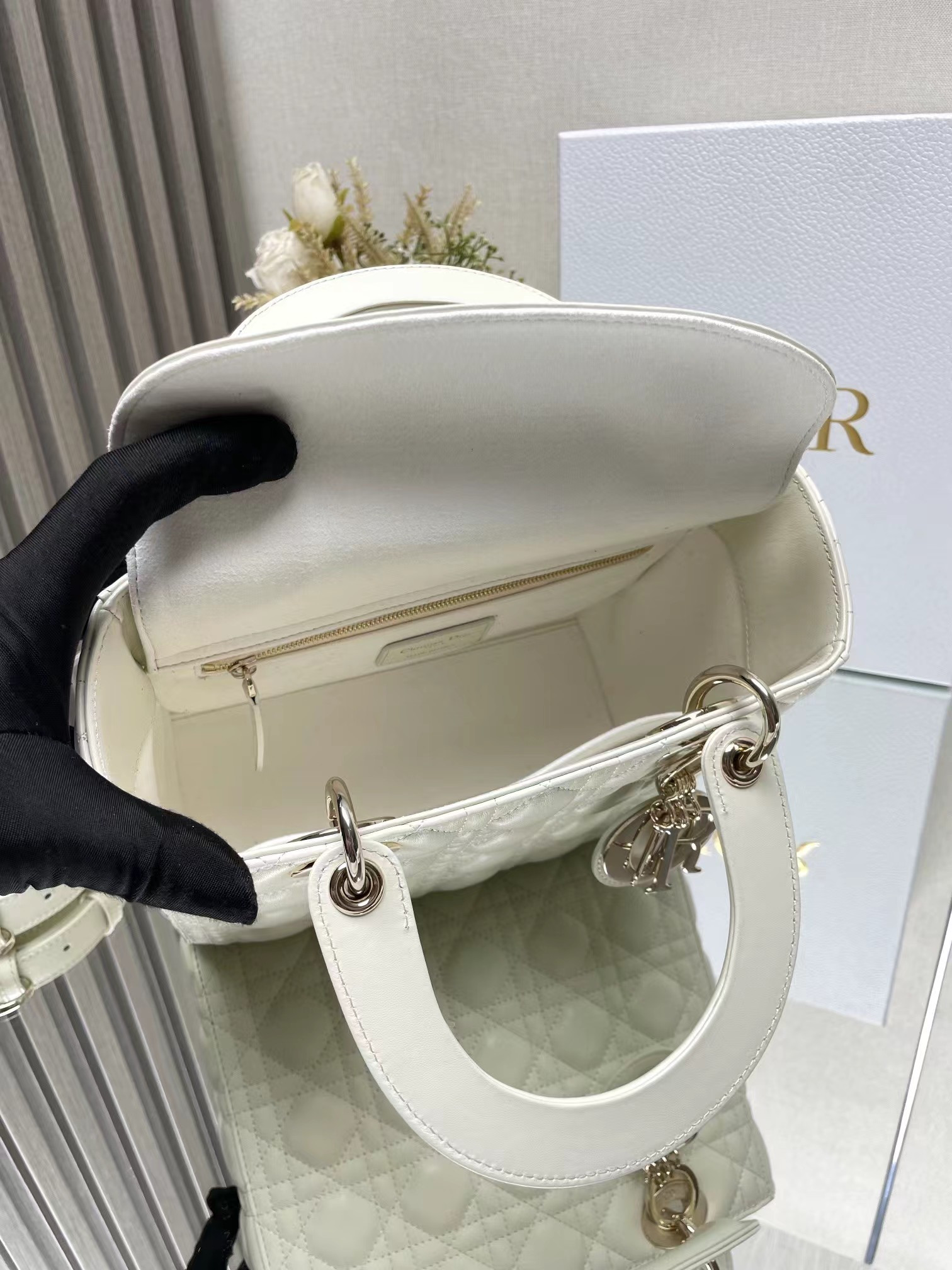 medium lady D*or bag  24 x 20 x 12 cm