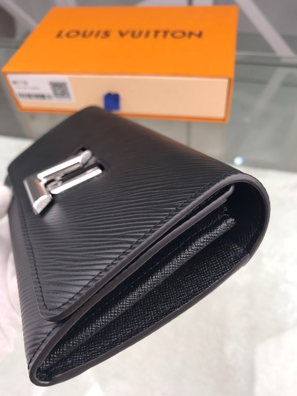TWIST WALLET M68309