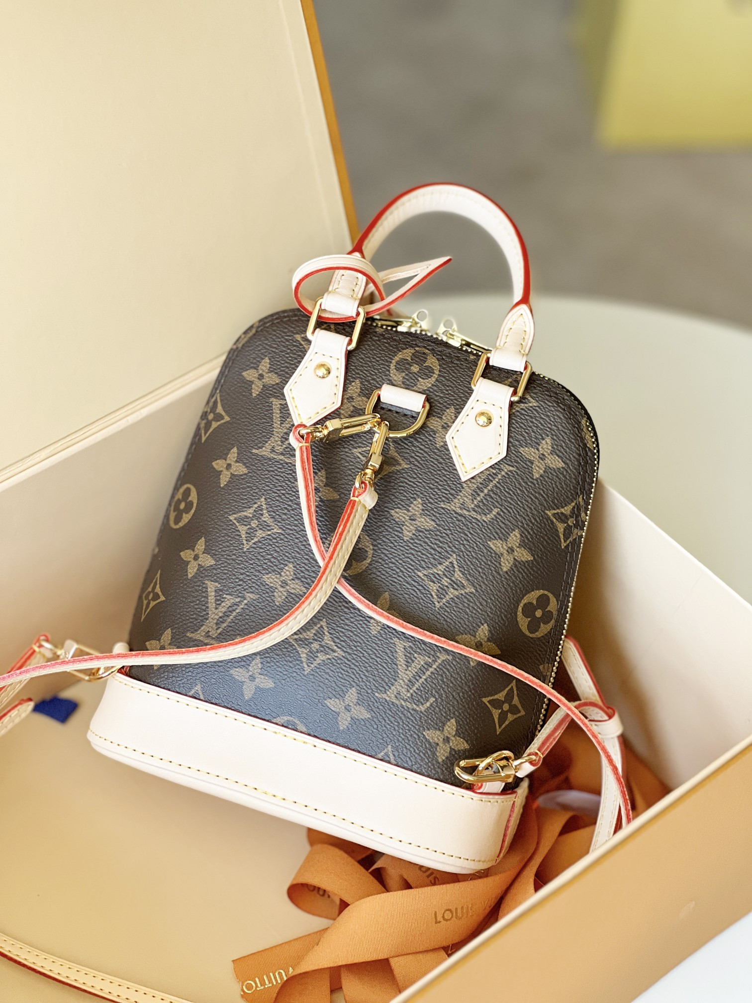 l0*is V*t0n m47132 alma backpack 15 x 20 x 10 cm