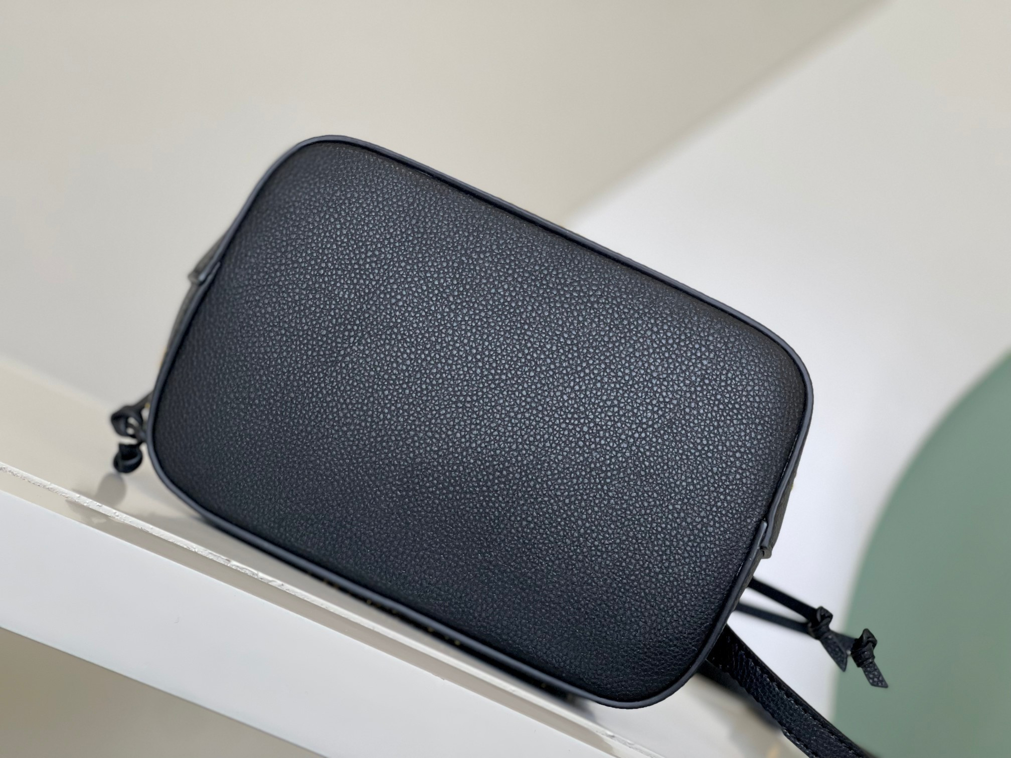 LV M46734 Néonoé BB 7.9 x 7.9 x 5.1 inches