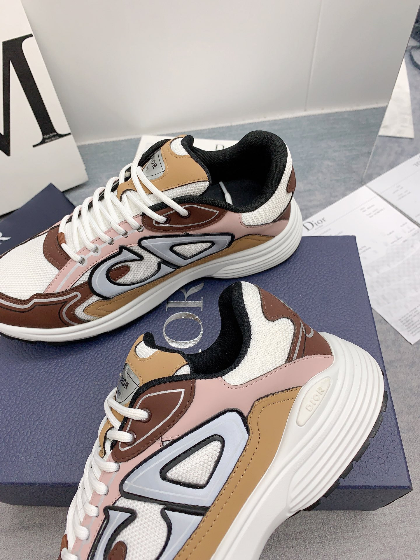 ua D*or b30 white brown beige