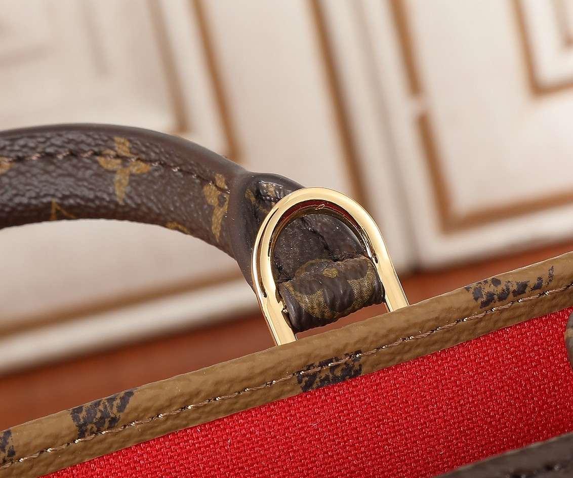 LV  OnTheGo BB M46839 7.1 x 5.9 x 3.3 inches