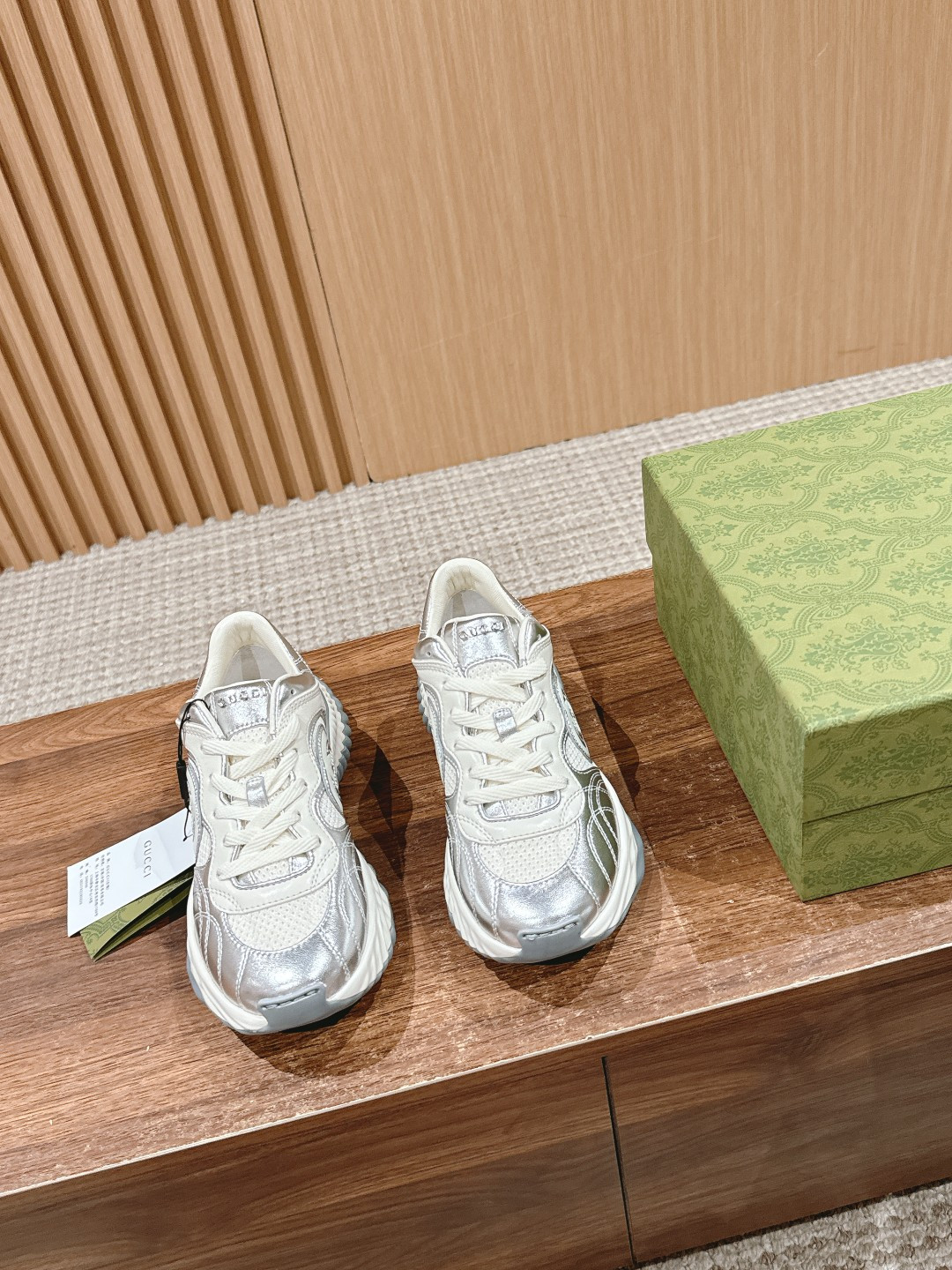 ua G*u*i ripple sneaker