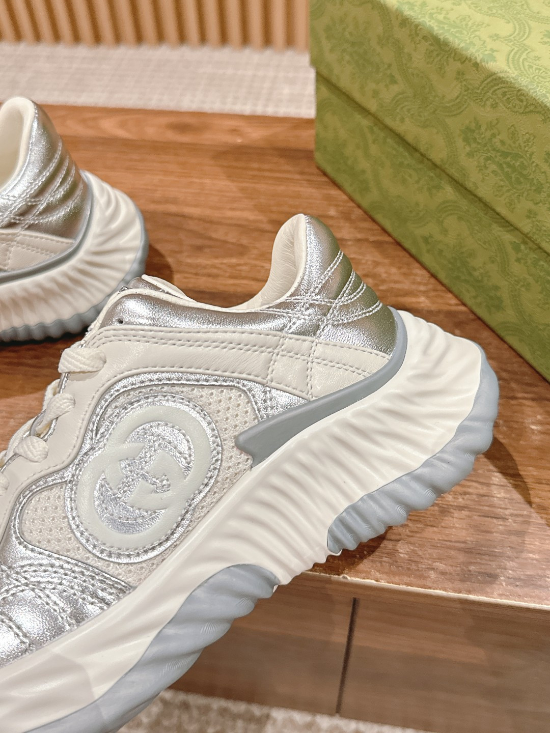 ua G*u*i ripple sneaker