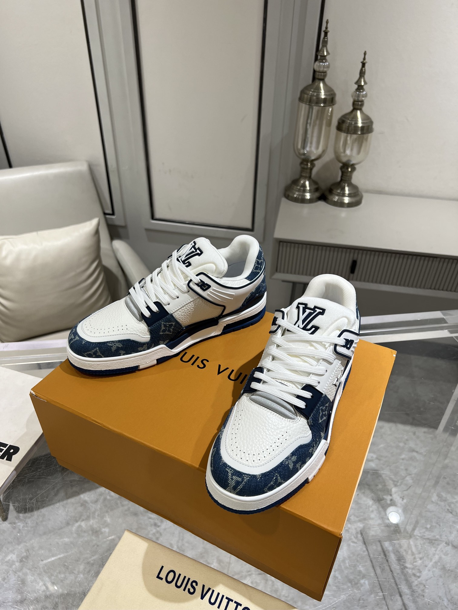 UA LV Trainer Sneaker