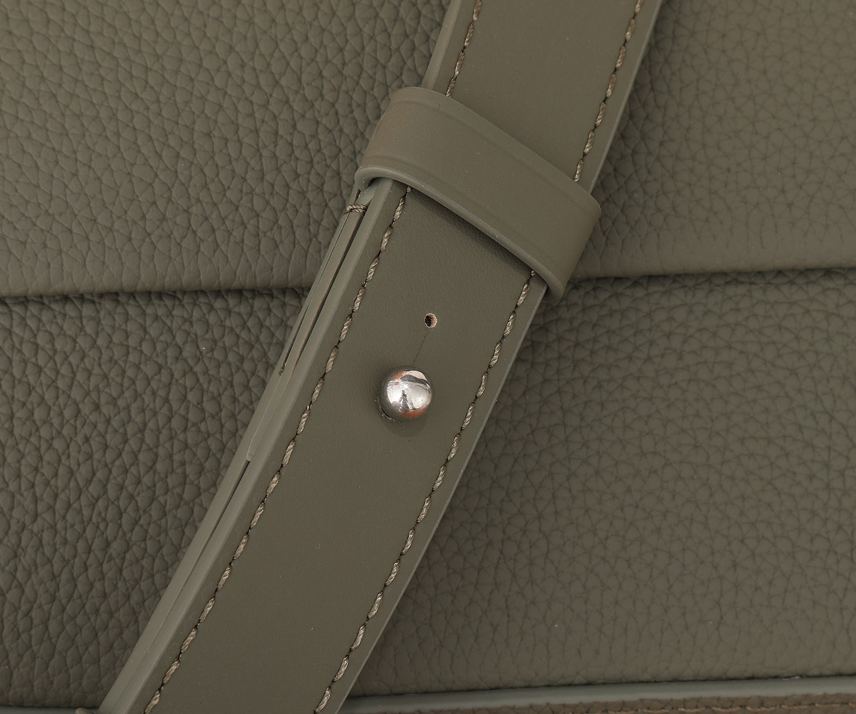 LV Pilot Wearable Wallet M83560 7.9 x 4.7 x 2.2 in