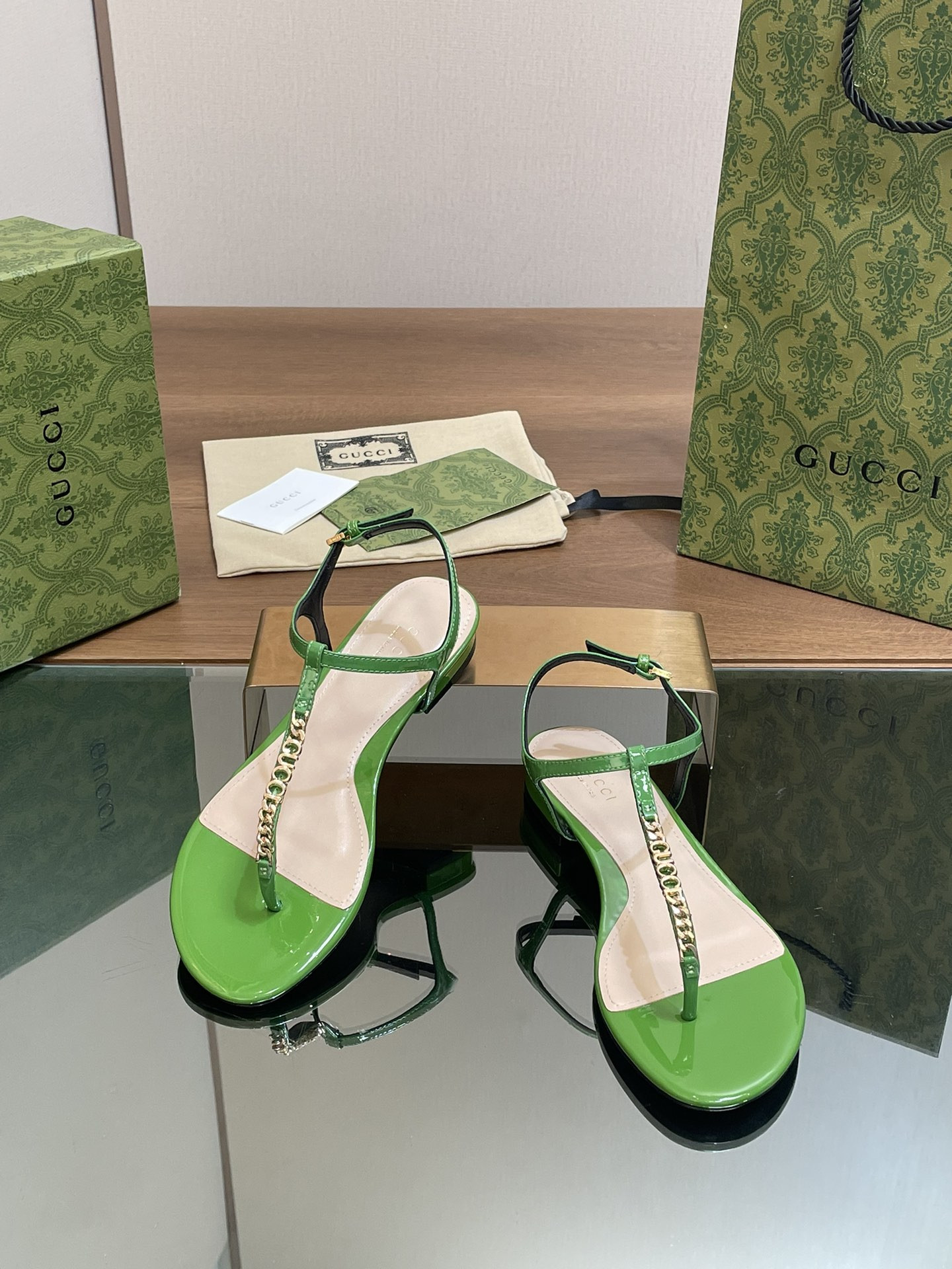 ua G*u*i signoria thong sandal