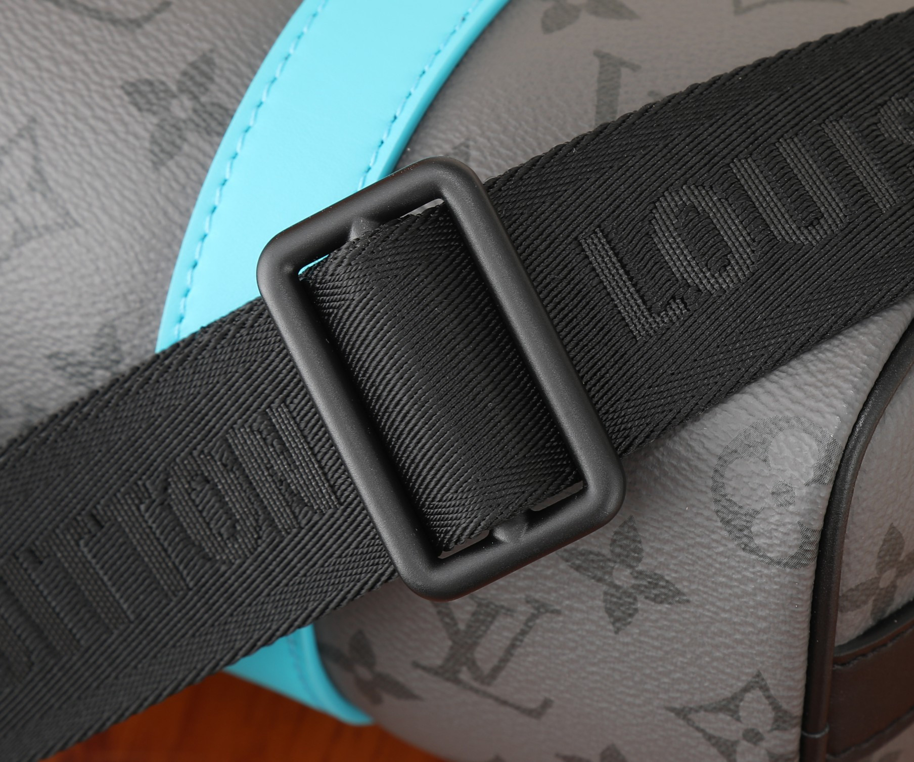 LV Keepall Bandoulière 25 M11645 9.8 x 5.9 x 4.3 inches