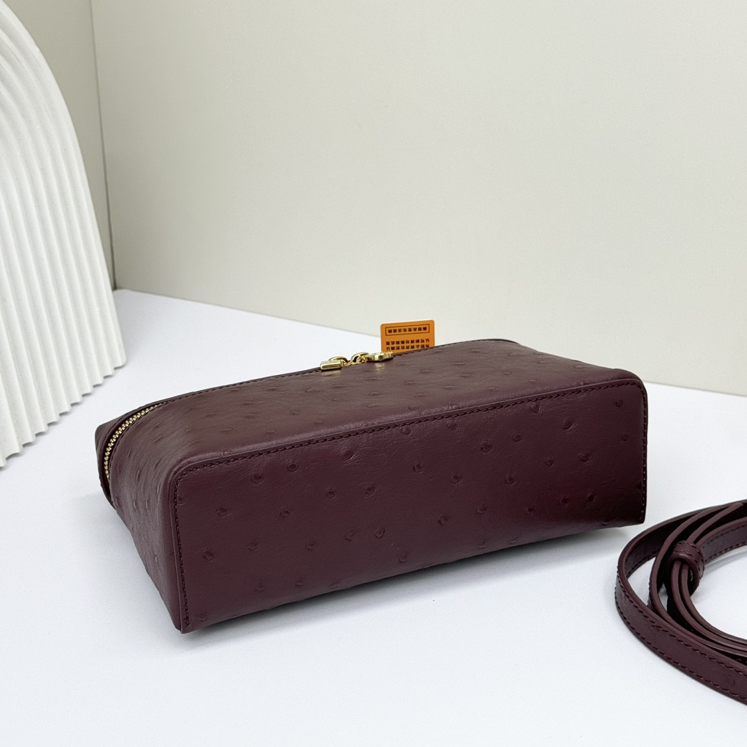 L**o p*ana extra pocket l19 ostrich-grained leather 11 x 19 x 6.5 cm