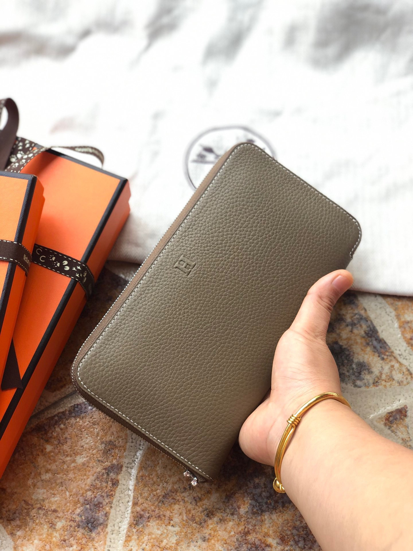 H**me5 long wallet 20x11cm