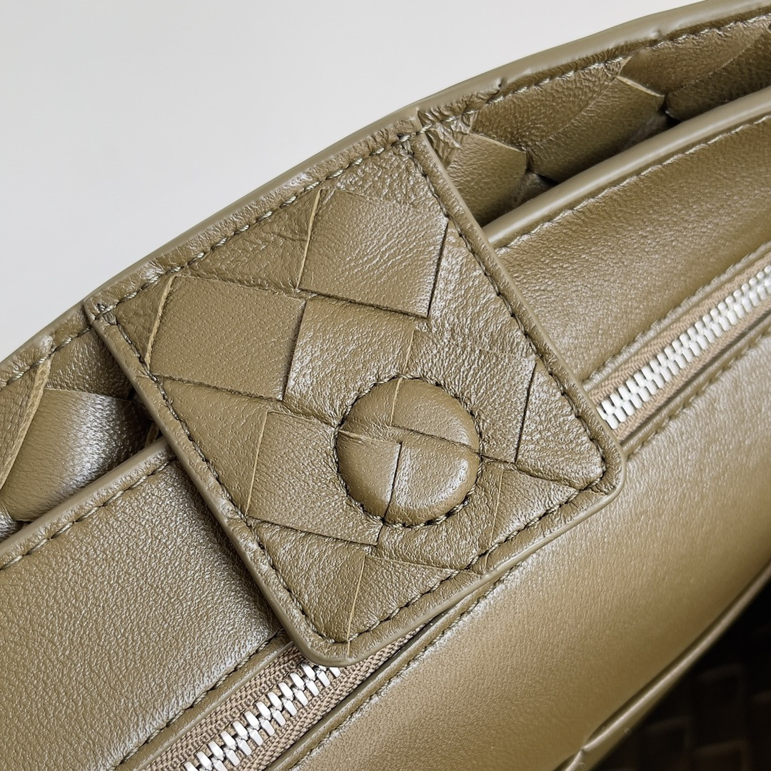 bo*te*ga Ve*ne*ta medium andiamo 32x25x11cm