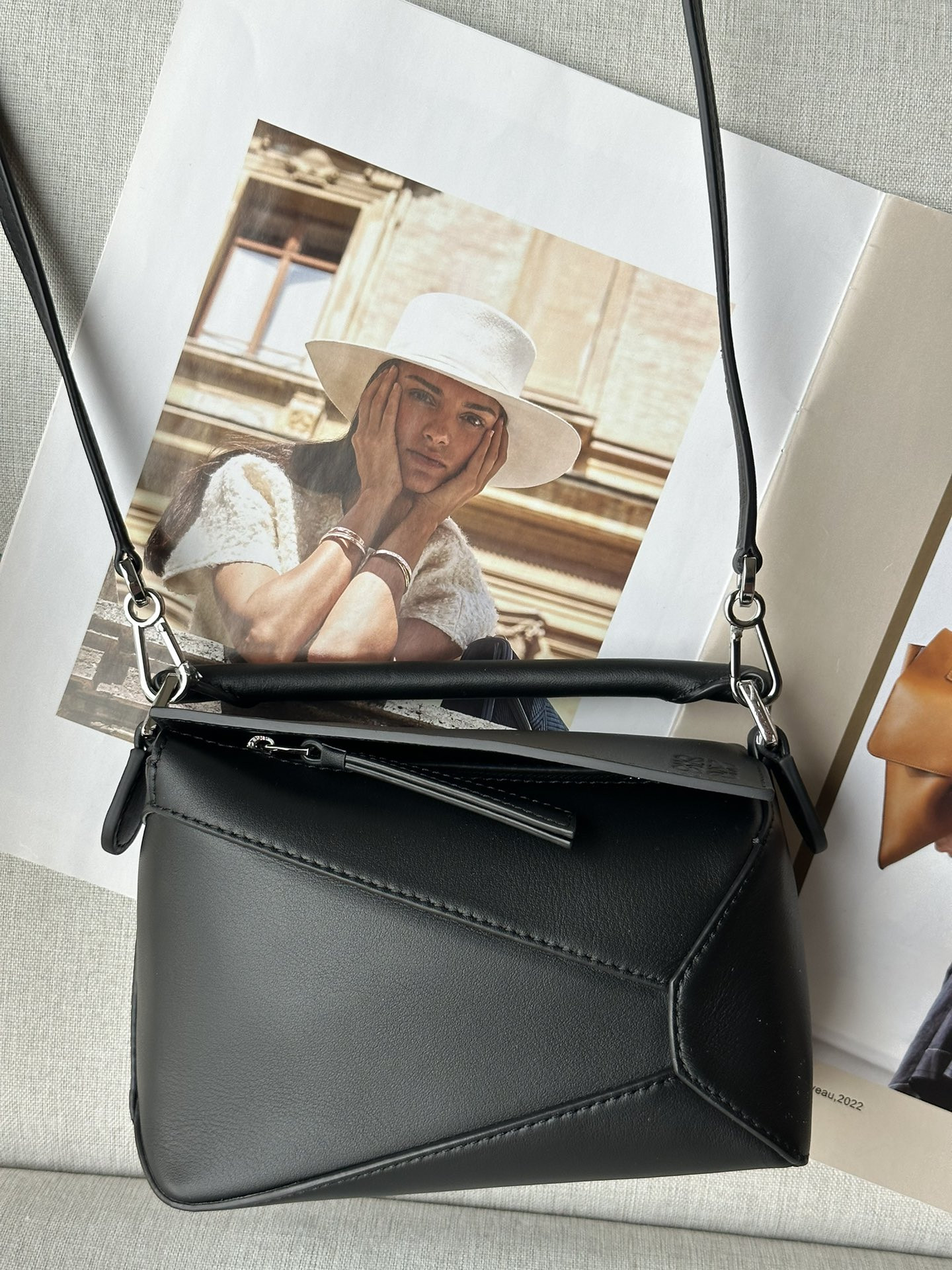 L0ew* small puzzle bag in classic calfskin 24x10.5x16.5cm