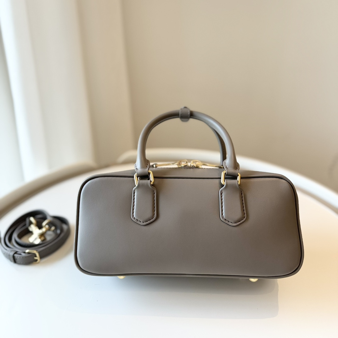 Miu Miu Arcadie leather bag 12x27x9cm