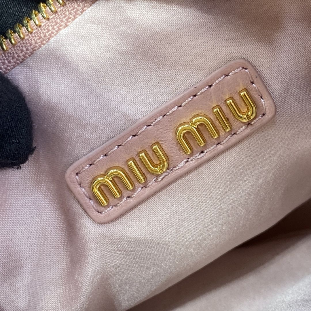 Miu Miu Wander matelassé nappa leather hobo bag 17x20x6cm