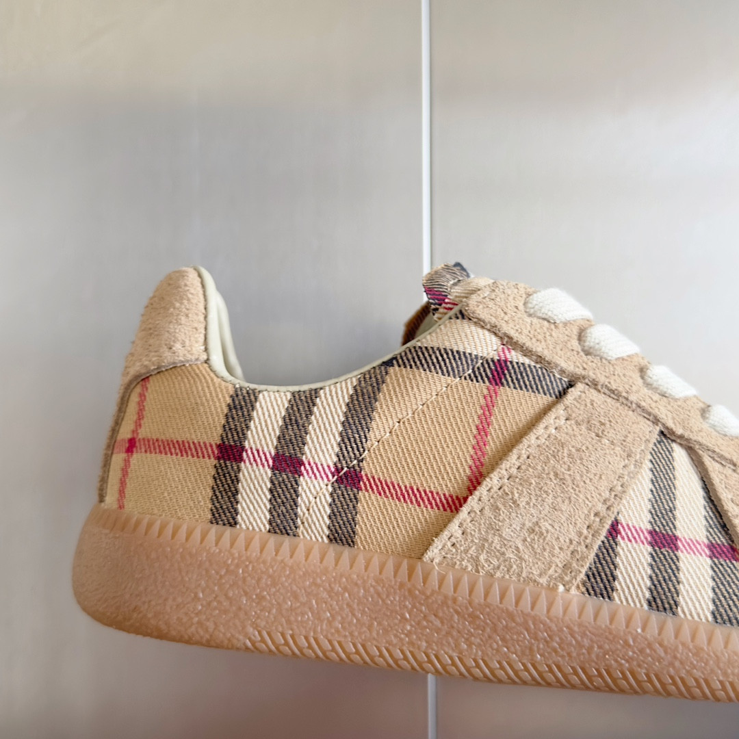 ua ma*s*n Ma*i*la mm6 sneakers