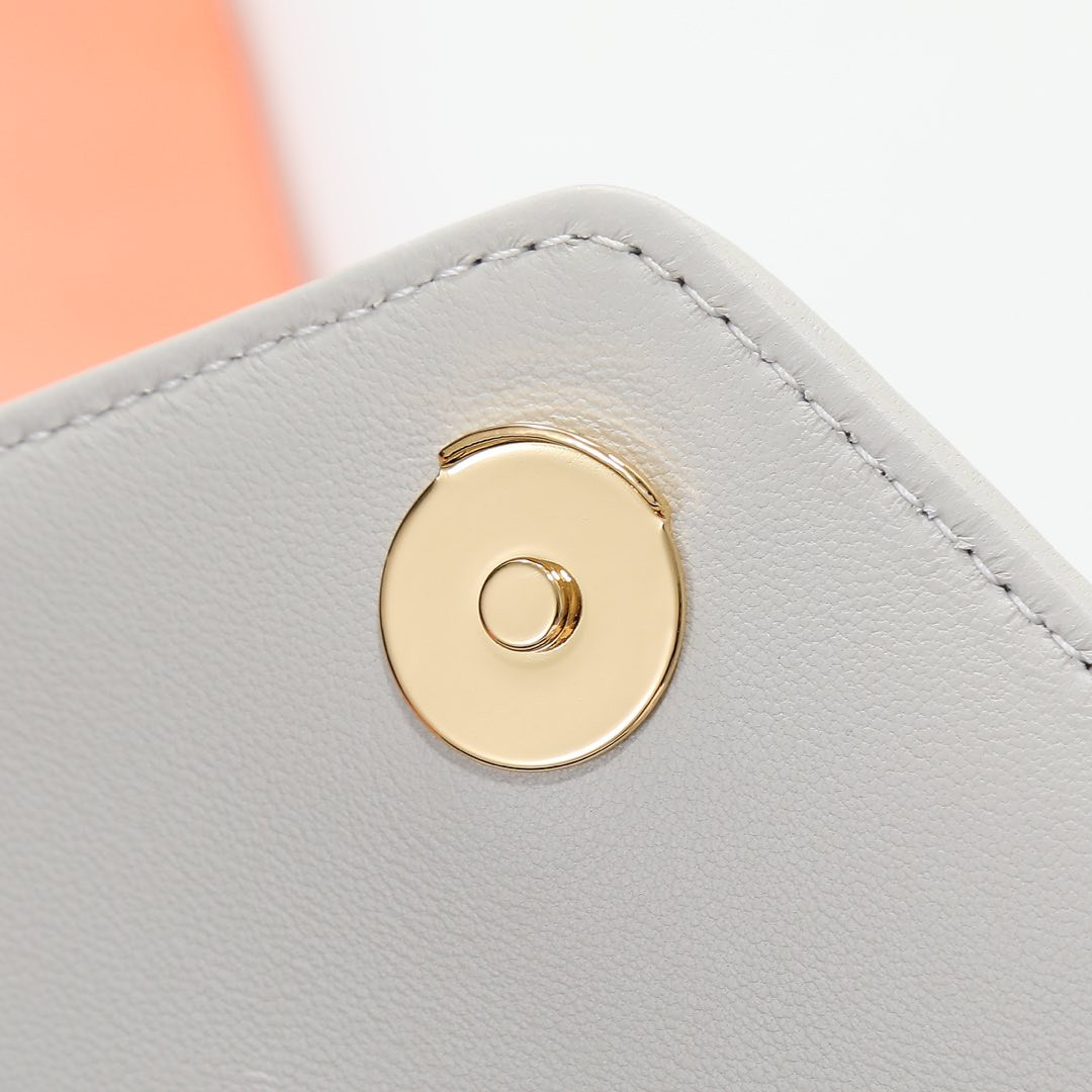 Y*L loulou medium in matelassÉ lambskin 29x17x8cm