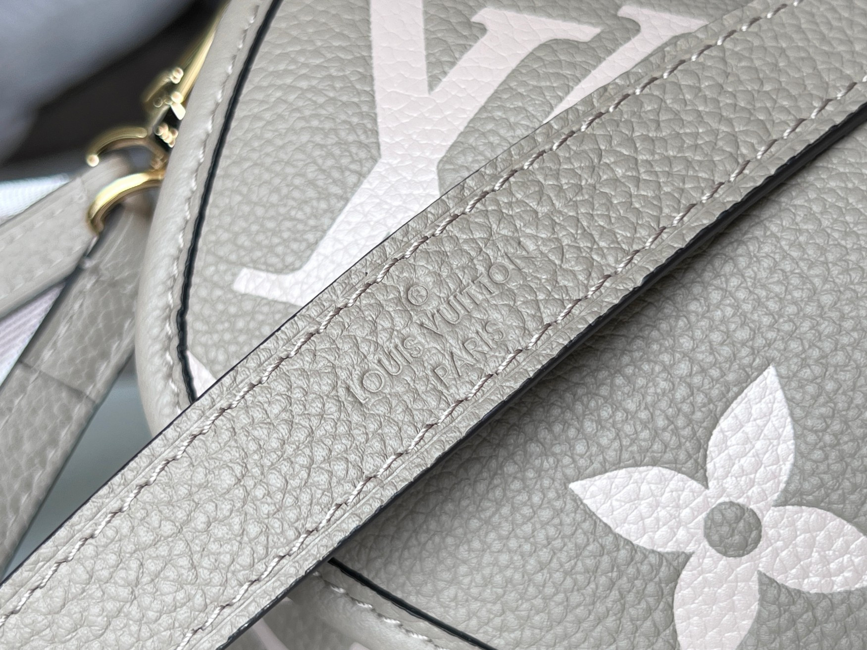 LV Diane M46583 23x16x8.5CM