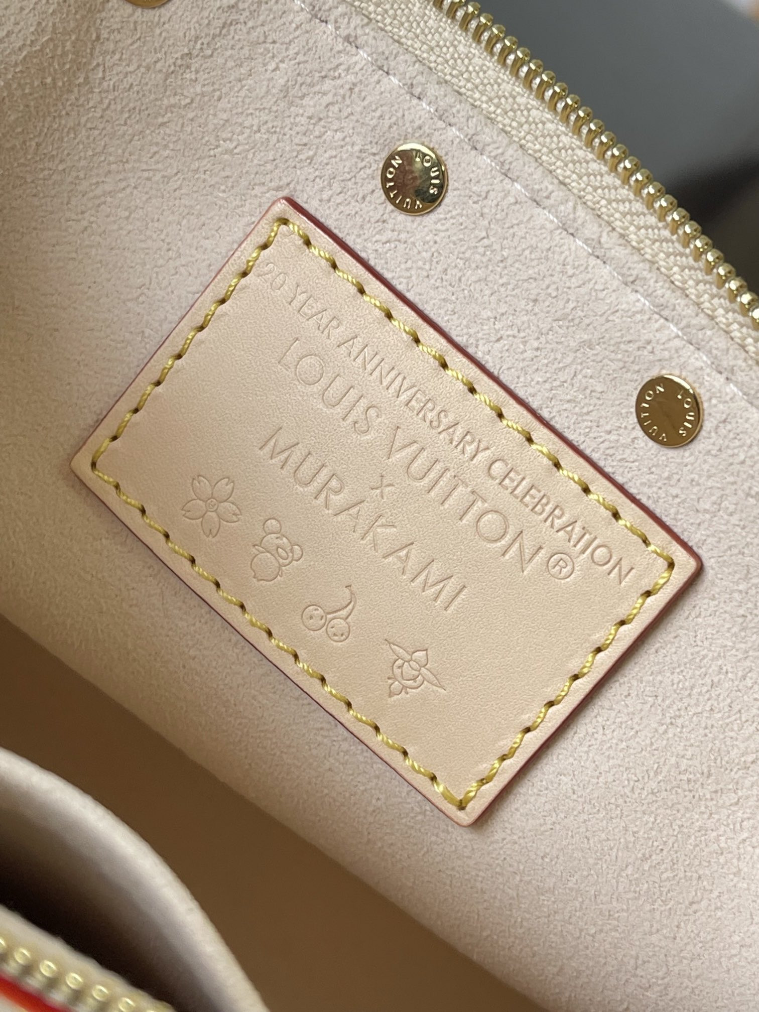 LV Pochette Accessoires M13404 22x13x4cm