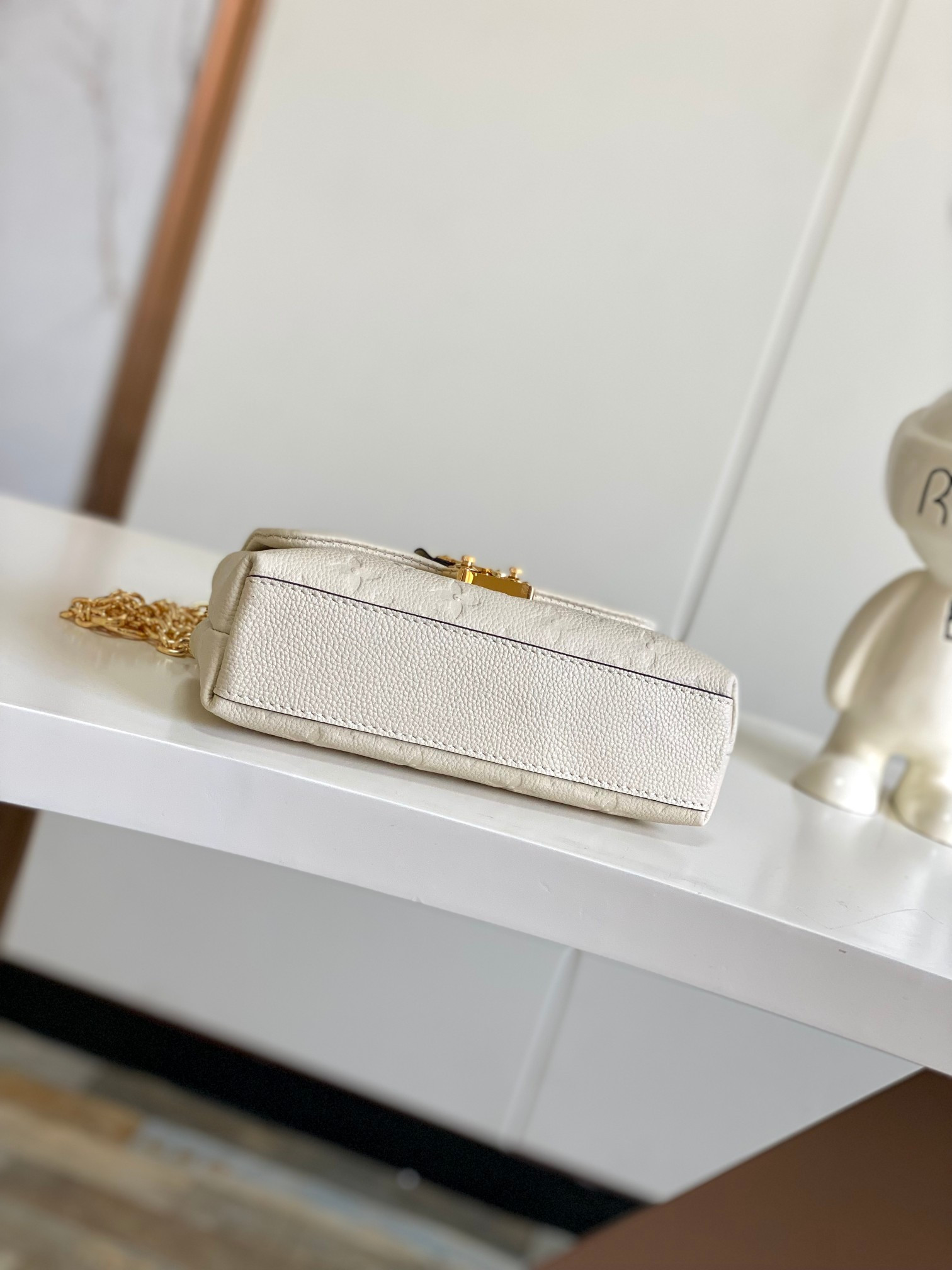 LV Nano Madeleine M12145 12.5 x 6 x 21cm