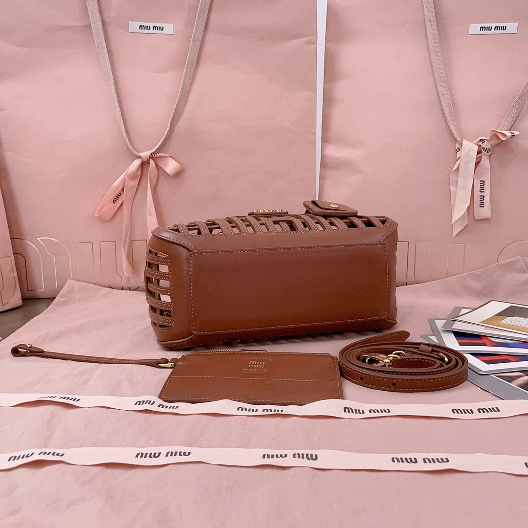 Miu Miu Leather basket 12.5x24x9cm