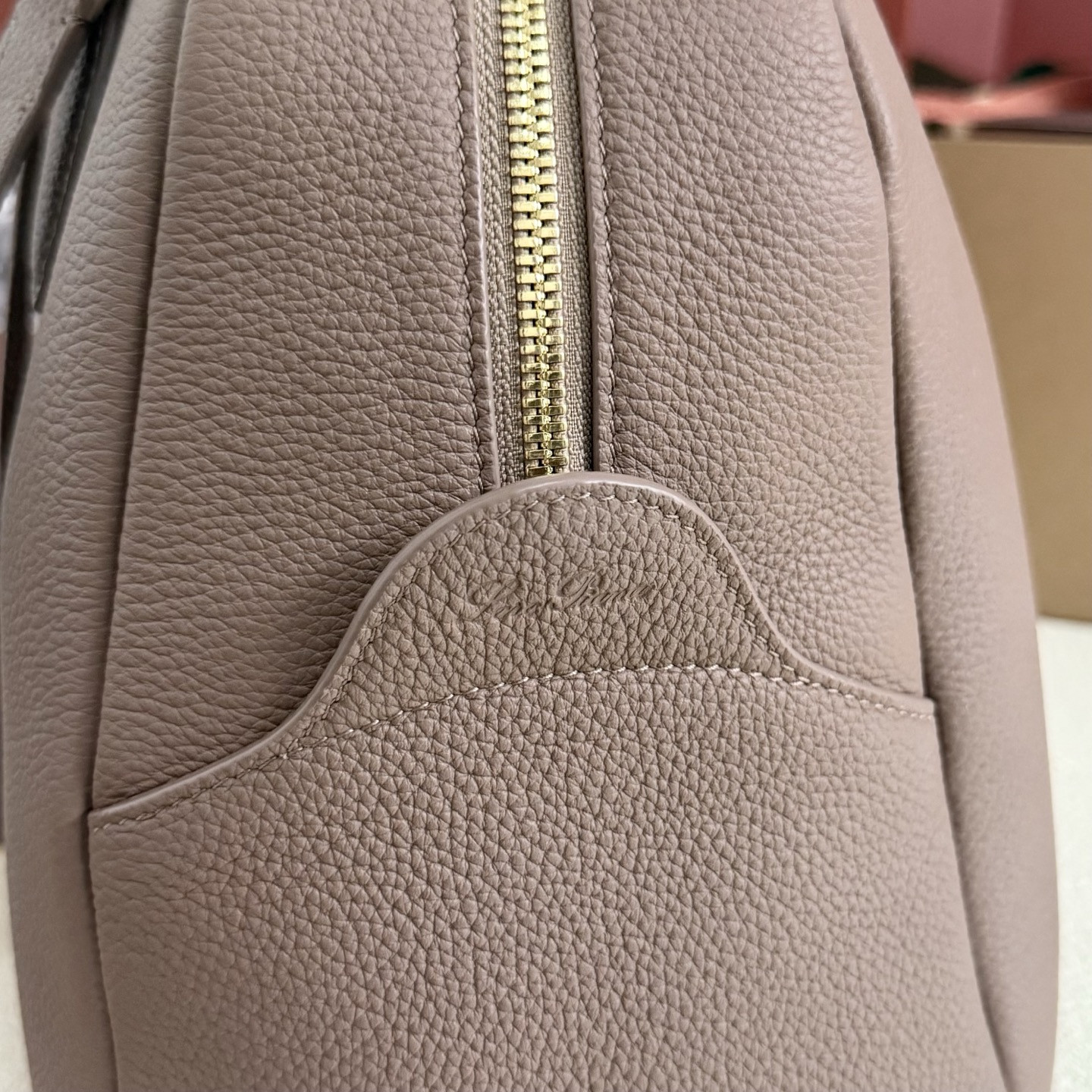 L**o p*ana needle 38x22x16cm