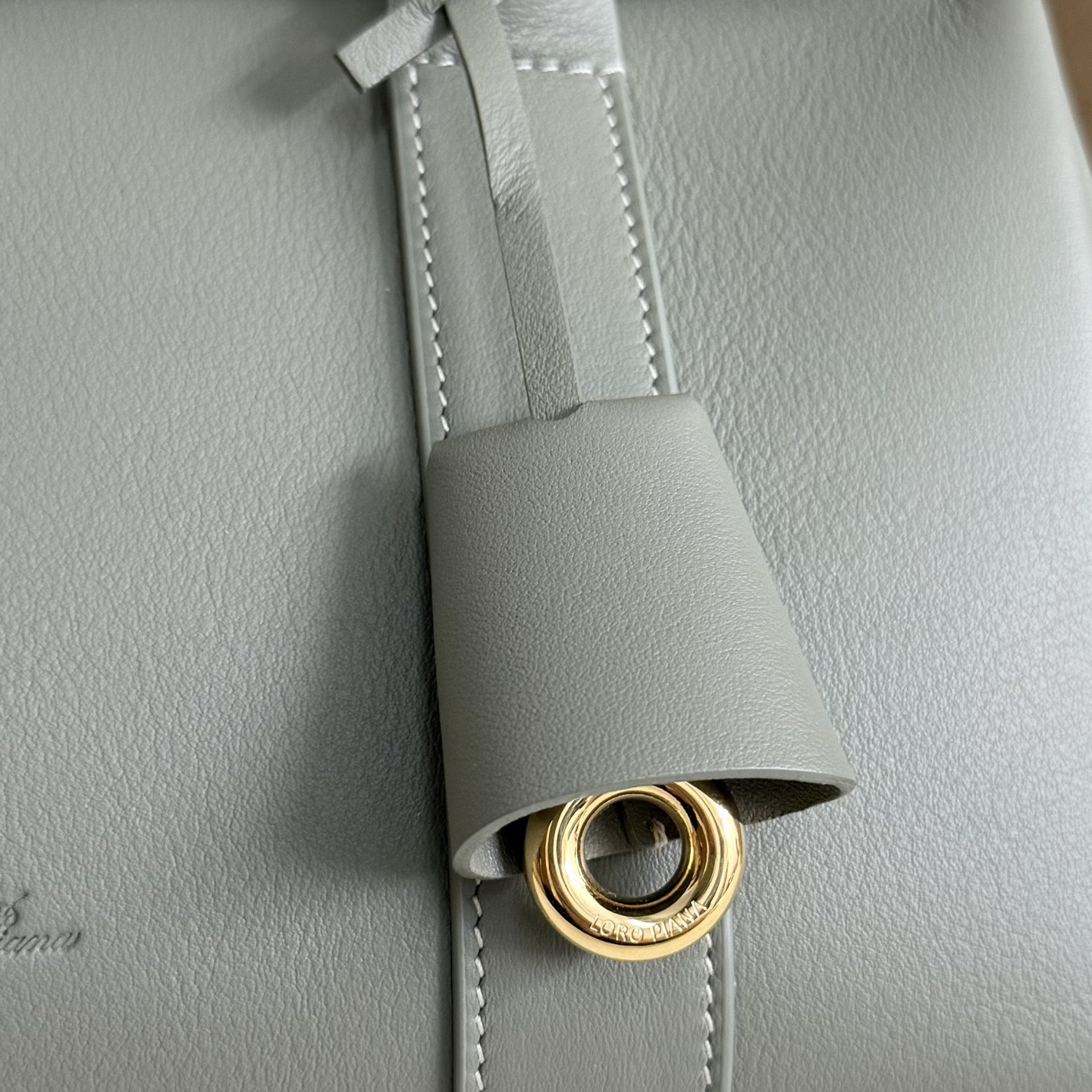 L**o p*ana loom l25 calfskin 25x18x12.5cm