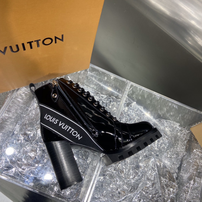 LOUS VUITO BROWN STAR TRAIL ANKLE BOOTS