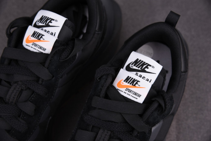 Nike Sacai x VaporWaffle ‘Black Gum DD1875 001
