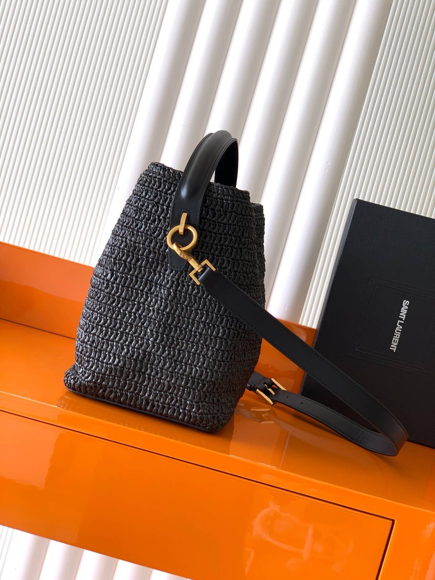 Y51 LE 37 in woven raffia and vegetable-tanned leather Bucket Bag 25x20x12cm