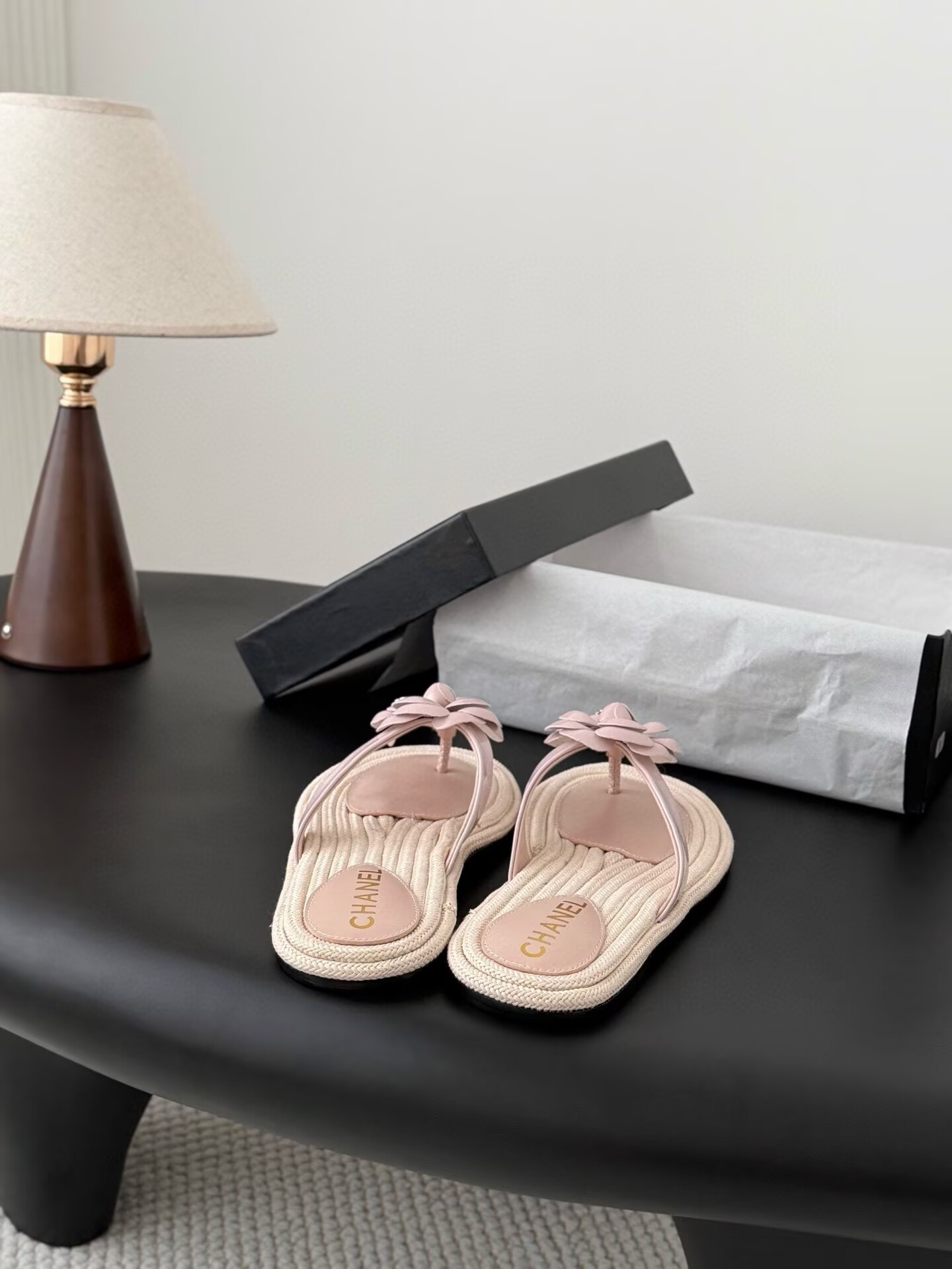 ua Ch**el thongs slides