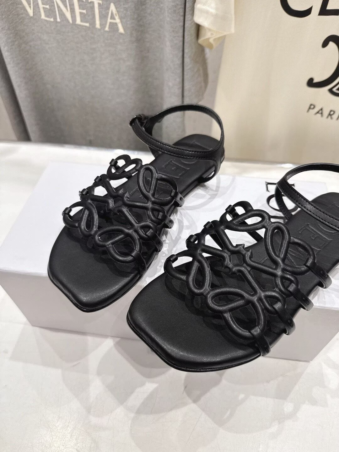 UA L0ew* Petal Anagram Sandal