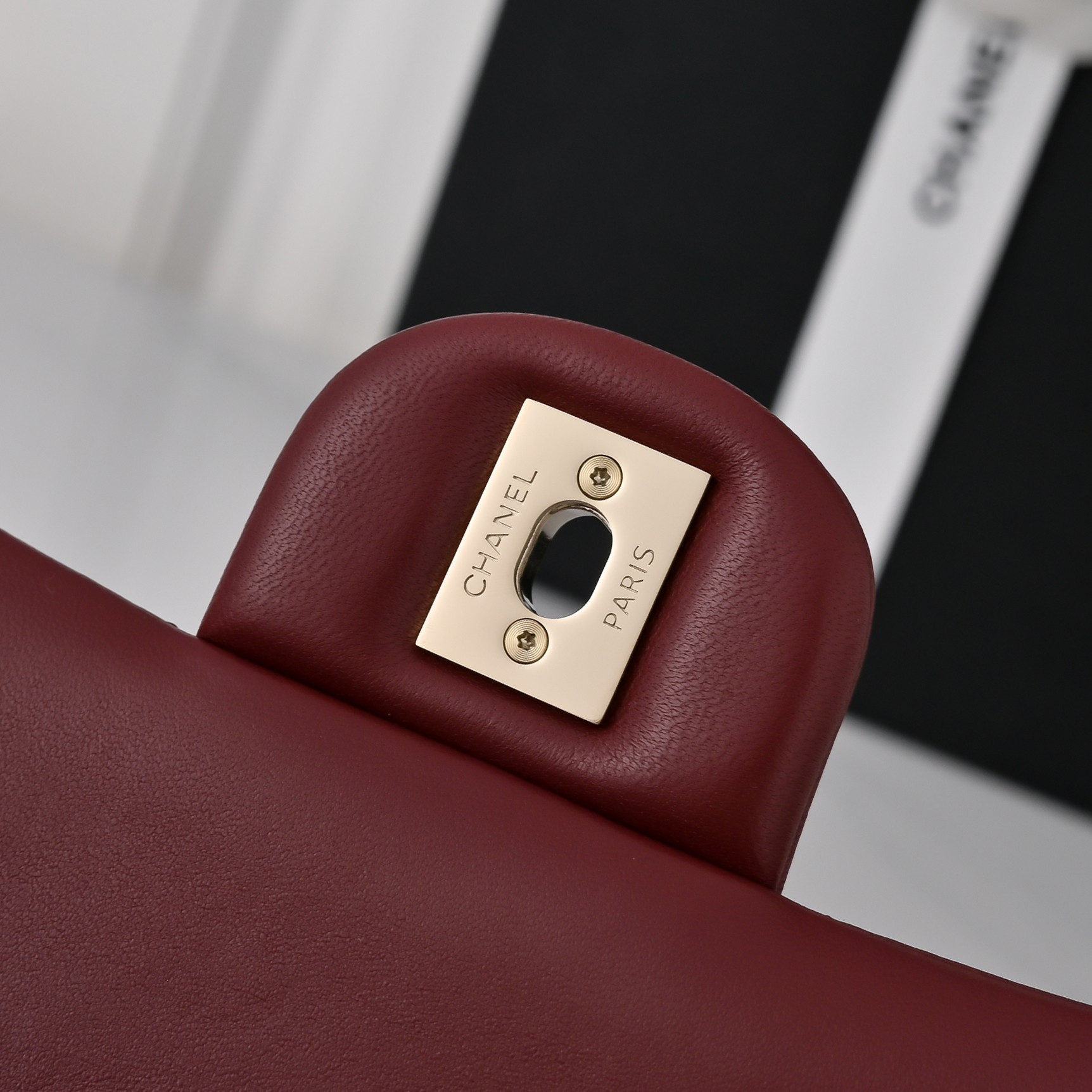 Ch**el Classic Burgundy Lambskin Flap Handbag with Light Gold Hardware A01112 15.5x25.5x6cm
