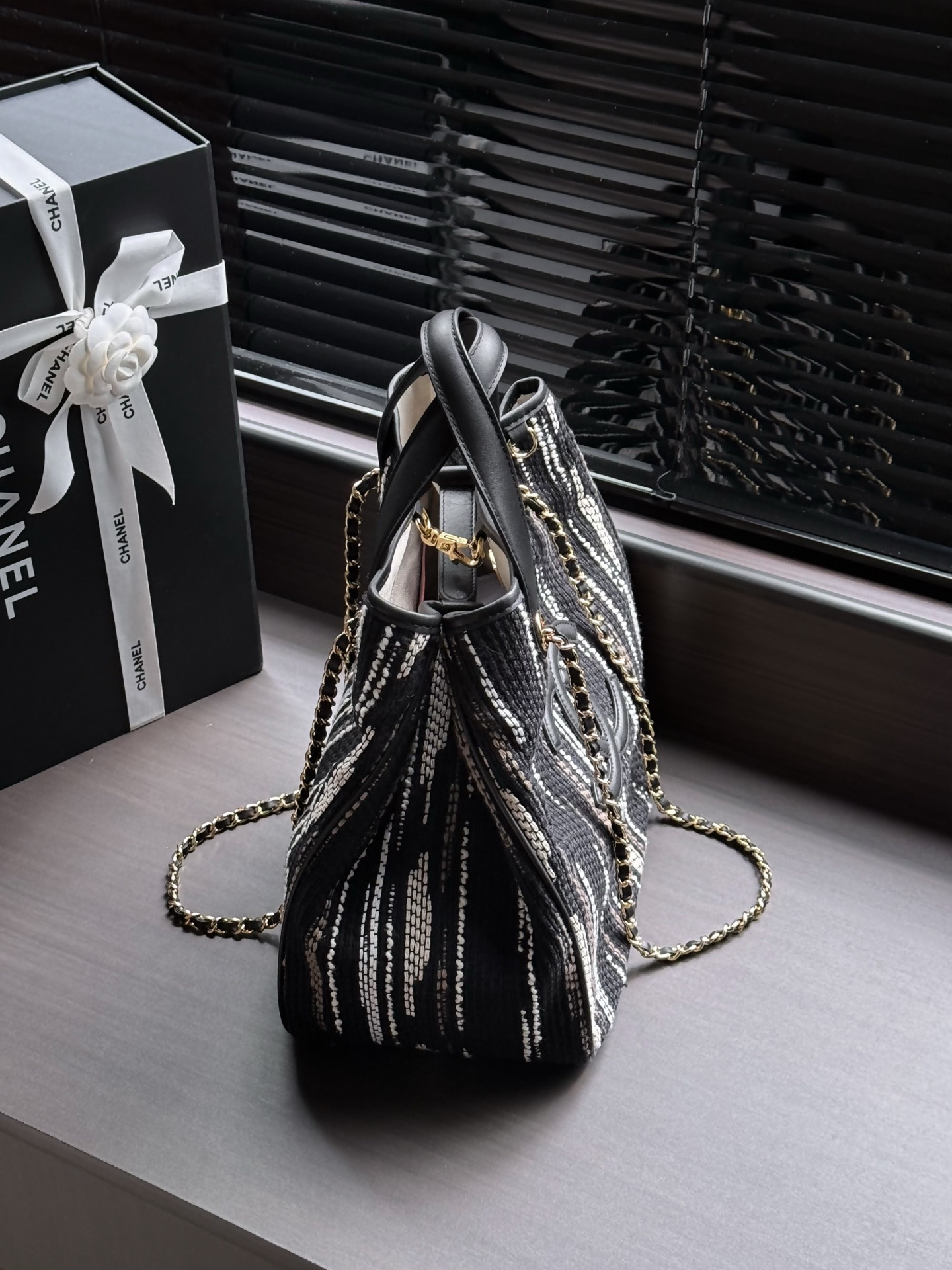 Ch**el Small Shopping Bag AS6200 30 x 29.5 x 17cm