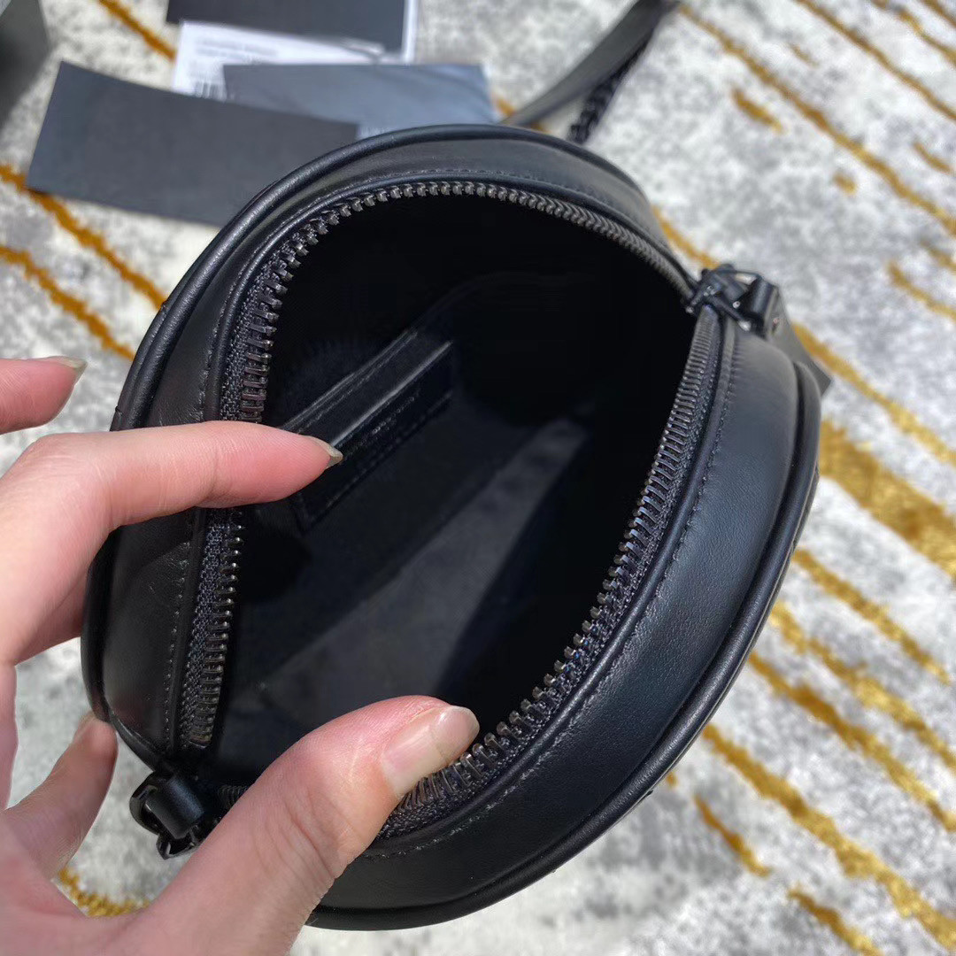 Y51 VINYLE ROUND CAMERA BAG IN CHEVRON-QUILTED SMOOTH LEATHER