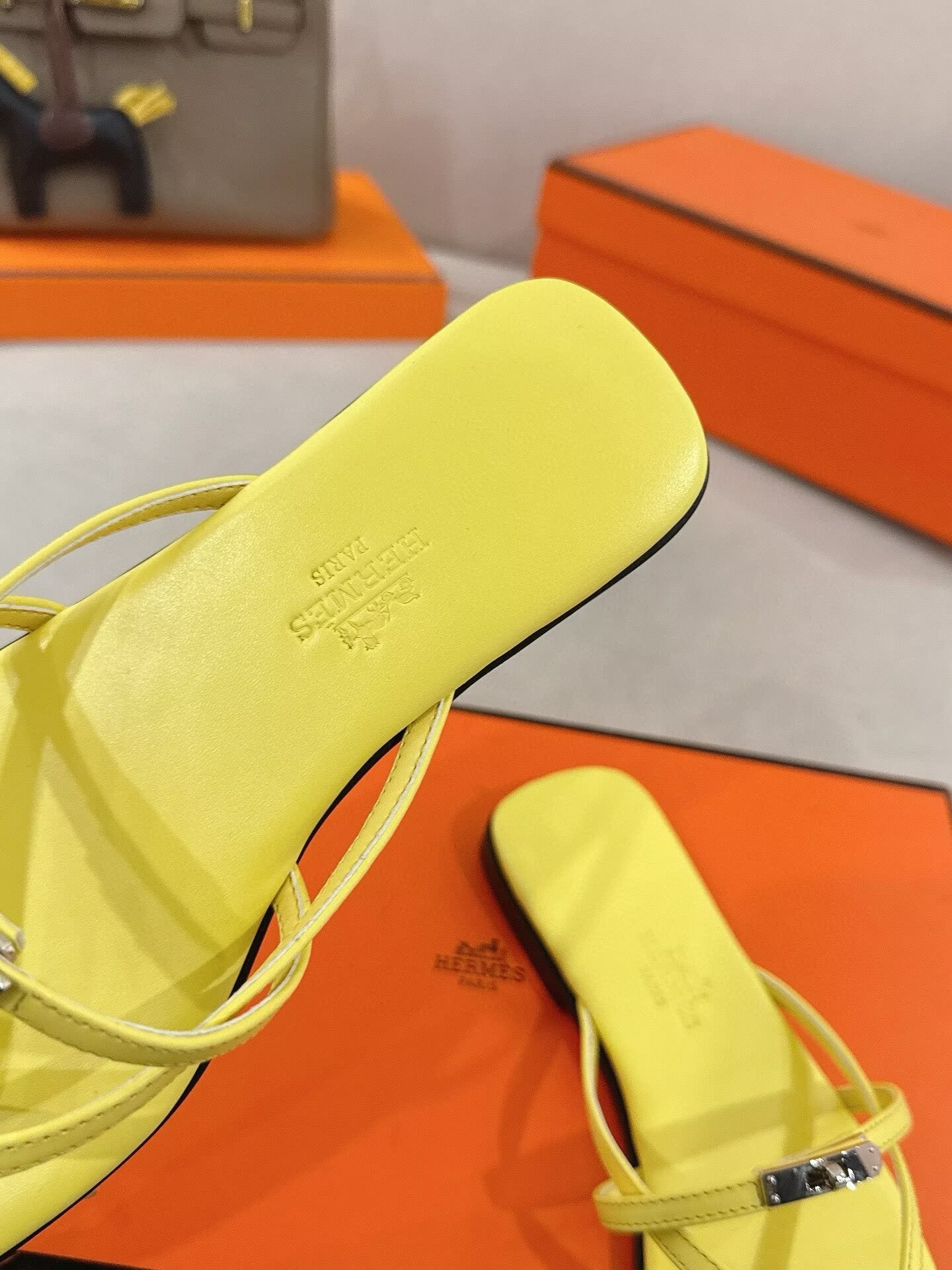 ua H**me5 miss sandals