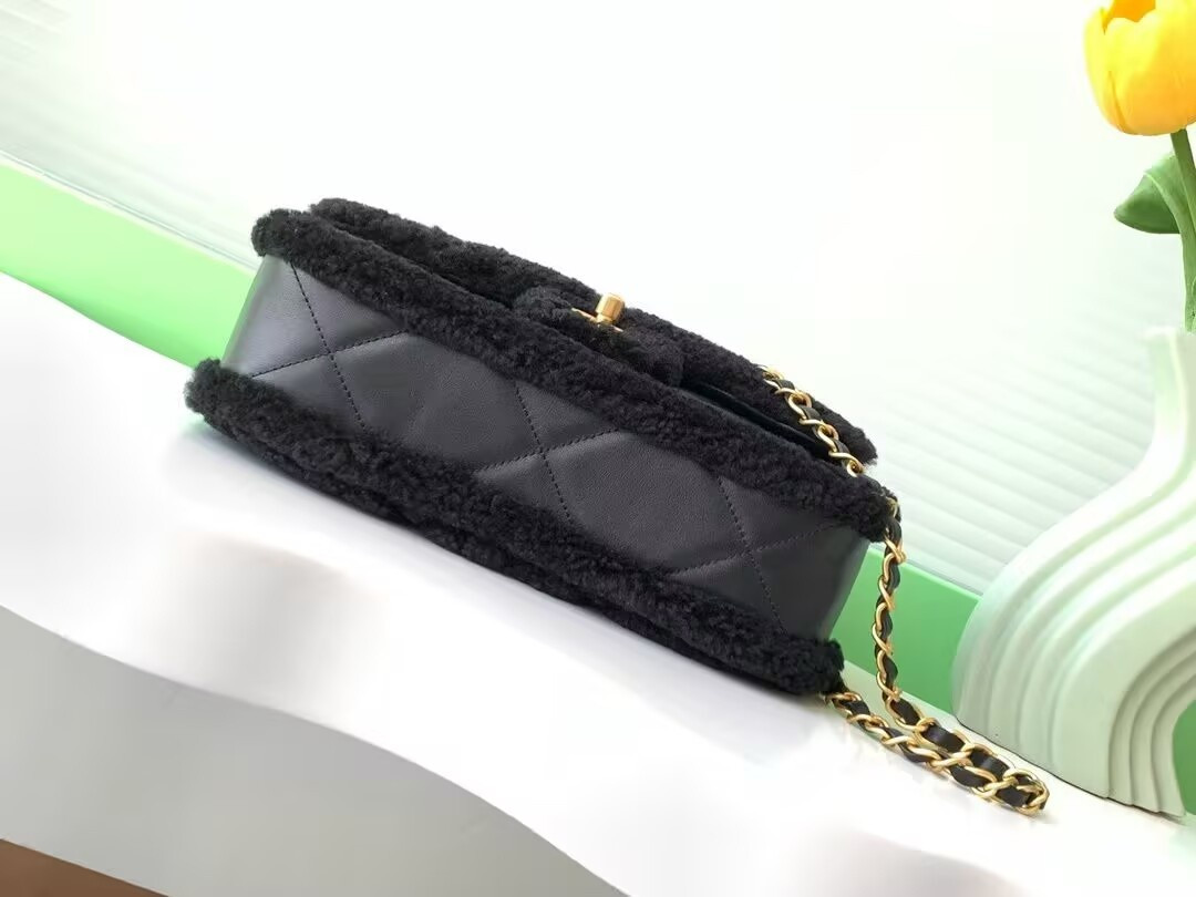 Ch**el Flap Bag 23.5x16x7.5cm