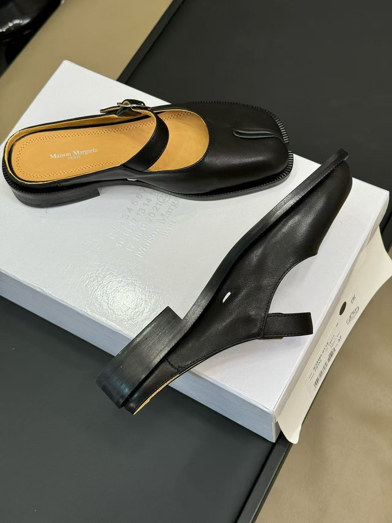 UA Ma1s0n Marg*e1a Tabi City Mary-Jane Mules