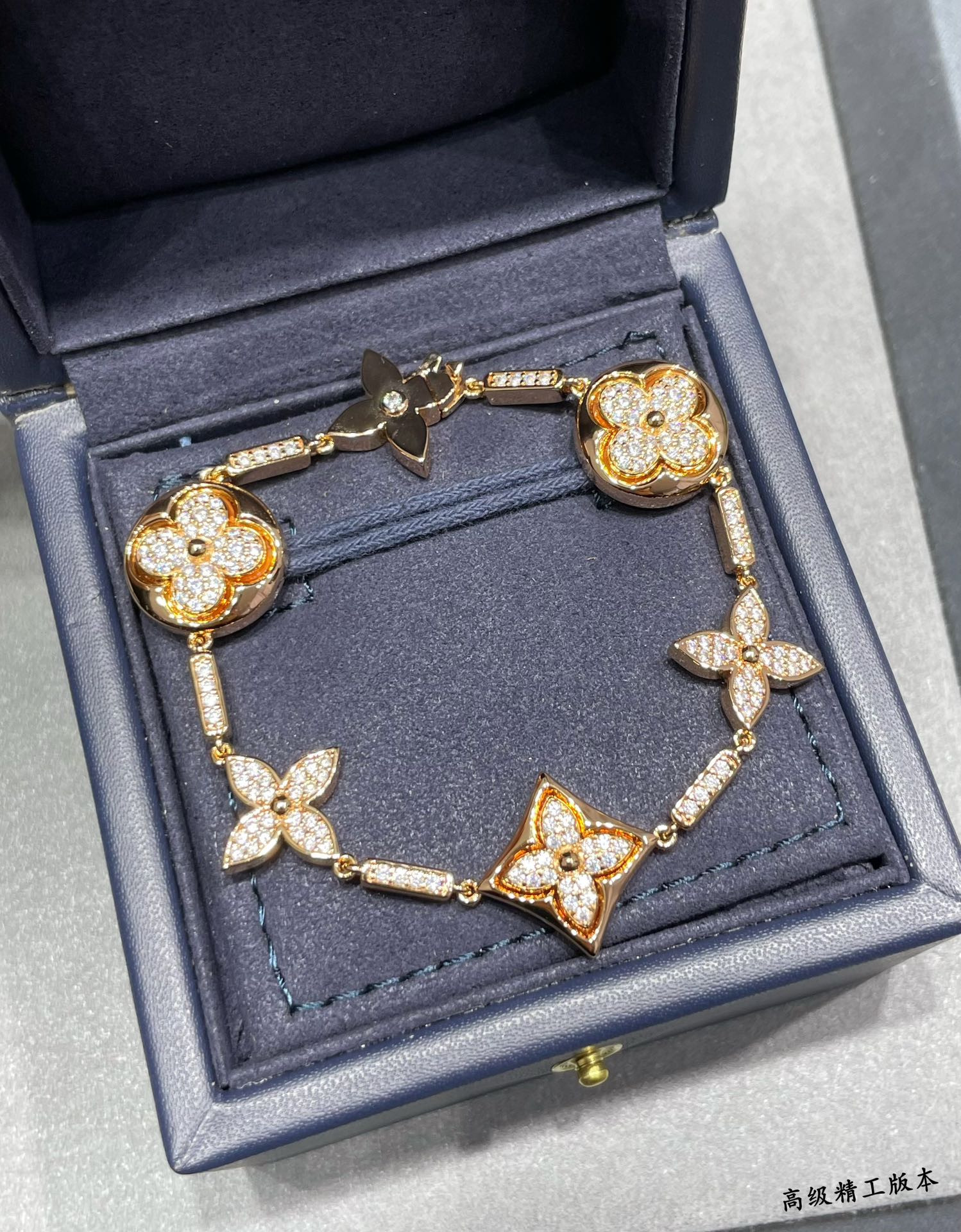 L0vis Vvtt0n Large six-flower full D1am0nd Bracelet